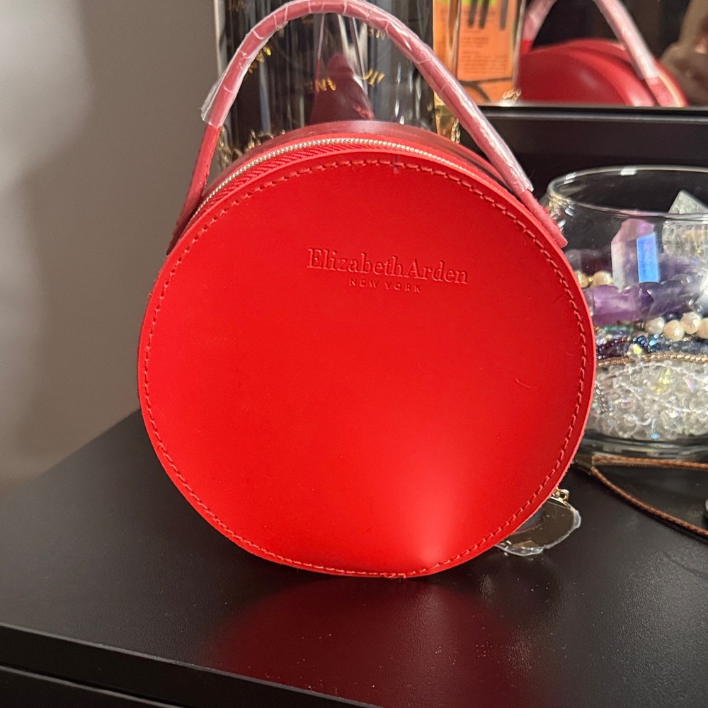 Elizabeth Arden Round Red Travel Jewelry / Cosmetic Case